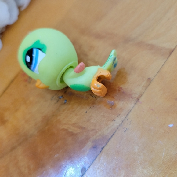 Littlest Pet Shop LPS #1824 Parakeet Bird Green Blue Eyes 2004 - Picture 11 of 12